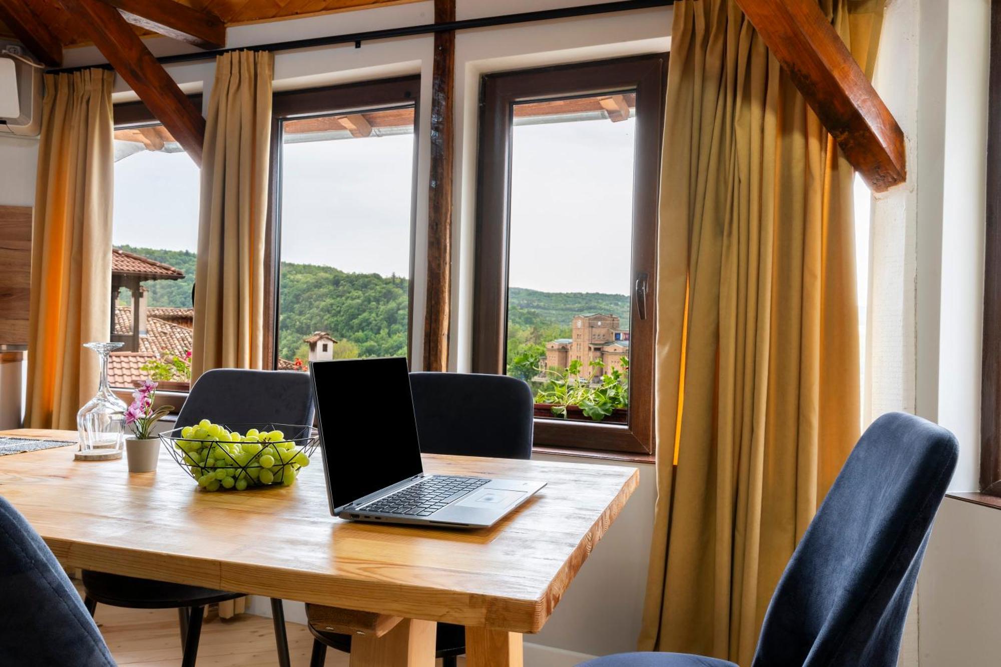 Bobevata Guest House - Floor 2 - Stunning View Old Town เวลีคอเทอร์โนโว ภายนอก รูปภาพ